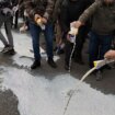 "Ostaje nam samo da prospemo mleko na ulicu i da krenemo u blokade": Može li država da spreči prekomerni uvoz mleka ili višak treba da potroše građani? 7