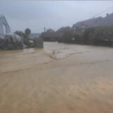 Potop u Koceljevi: Kiša i dalje pada, potopljena dvorišta, voda napravila kratere u asfaltu (FOTO) 2