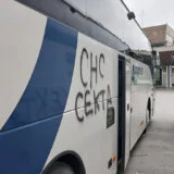 Nova: Na autobusima čačanskog autoprevoznika izbušene gume, na vozilima natpisi „SNS sekta“ 9
