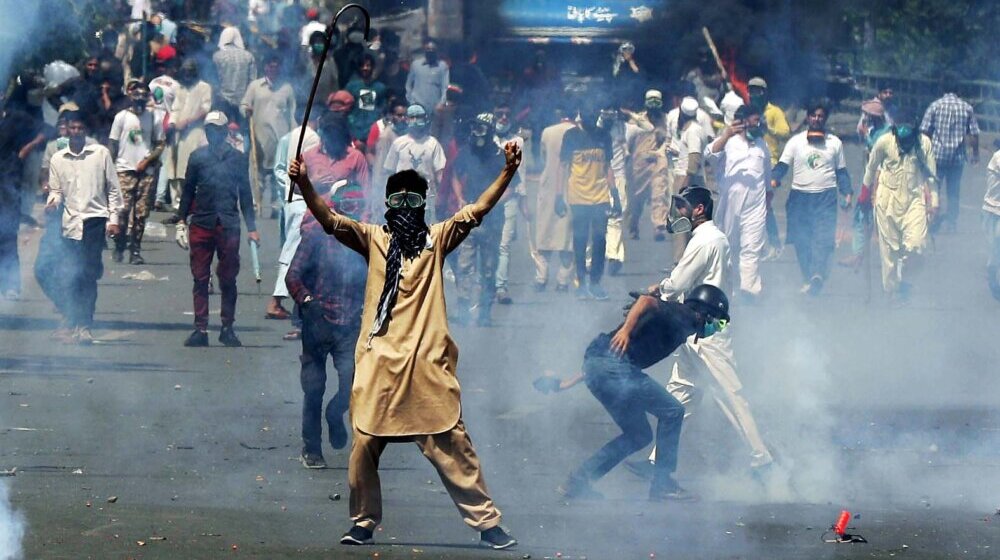 Obračun policije sa pristalicama bivšeg pakistanskog premijera Kana, stotine uhapšene 1