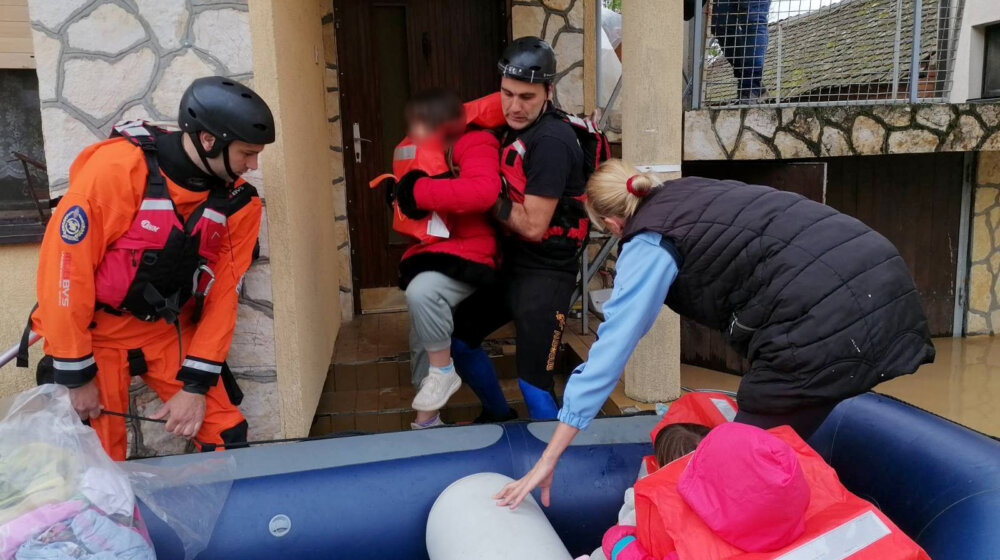 MUP: Zbog poplava evakuisane 24 osobe kod Šapca 1