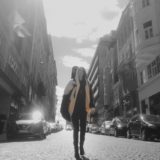 "Ona hoda sama kroz grad" - spot za podizanje svesti o sigurnosti žena i devojčica (VIDEO) 1