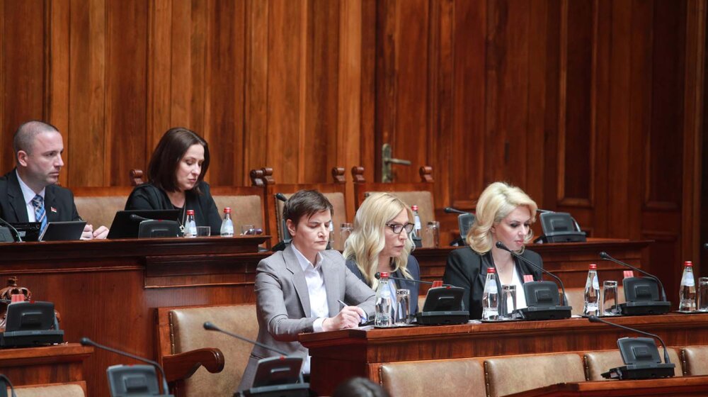 Opozicija o tragedijama i protestima, vlast o Dejanu Vuku Stankoviću: Šta su sve poslanici pitali u Skupštini 1