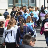 "Smernice kao smokvin list za nebrigu i nesposobnost": Šta je prosvetna vlast obećala, a šta uradila posle izmaknute stolice u Trsteniku i tragedije u "Ribnikaru"? 12
