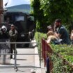 Kurti: NATO vojnici, kosovski policajci i novinari tokom protesta povređeni bombama iz Srbije 17