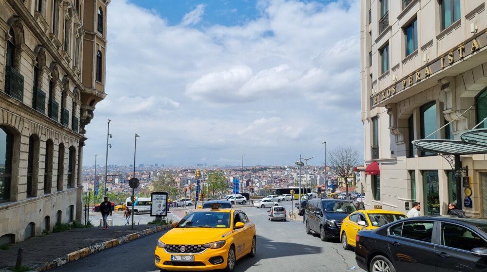 Reporter Danasa u Istanbulu dve nedelje uoči izbora: Bosfor još uvek spava između istoka i zapada (FOTO) 1