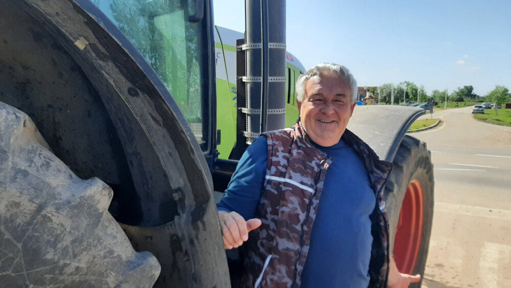 "Ne dolaze u obzir više usmena obećanja, prošle godine smo prevareni": Reporterka Danasa sa poljoprivrednicima na blokadi kod Aradca 3 "Ne dolaze u obzir više usmena obećanja, prošle godine smo prevareni": Reporterka Danasa sa poljoprivrednicima na blokadi kod Aradca 3