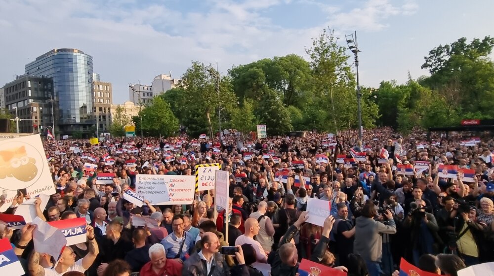 Srđan Milivojević na protestu "Srbija protiv nasilja": Ponudio sam da im damo zahteve na engleskom jeziku 1