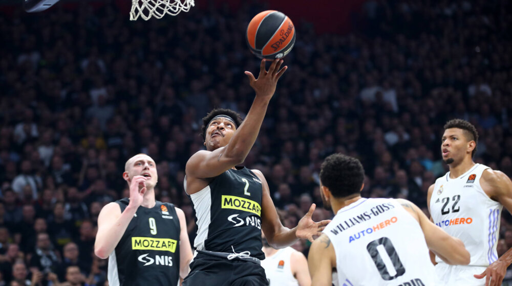 Partizan večeras igra u kompletno crnim dresovima 1