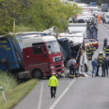 Jedna osoba stradala, 59 povređeno u sudaru kamiona i autobusa u Slovačkoj 3