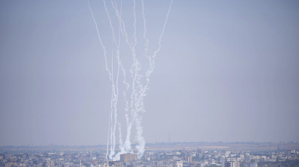 Palestinski ekstremisti ispalili desetine raketa na Izrael u odgovoru na vazdušne napade 1