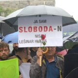 Formira se prsten oko RTS-a, okupljeni traže ostavku Vučića i ukidanje pretplate 1