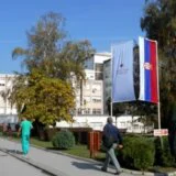 Načelnik psihijatrije u Leskovcu pozirao sa oružjem na društvenim mrežama, reagovala i ministarka zdravlja (FOTO) 3