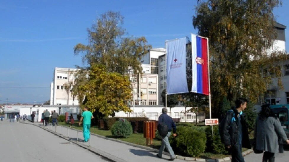 Načelnik psihijatrije u Leskovcu podneo ostavku zbog fotografija sa oružjem 1