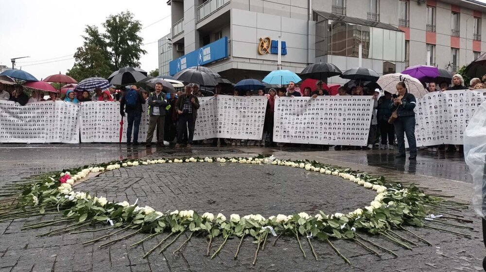 Postavljena instalacija u Sarajevu u znak sećanja na ubijenu decu Prijedora 1
