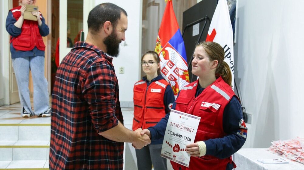 Crveni krst Subotice dodelio priznanja dobrovoljnim davaocima krvi 1