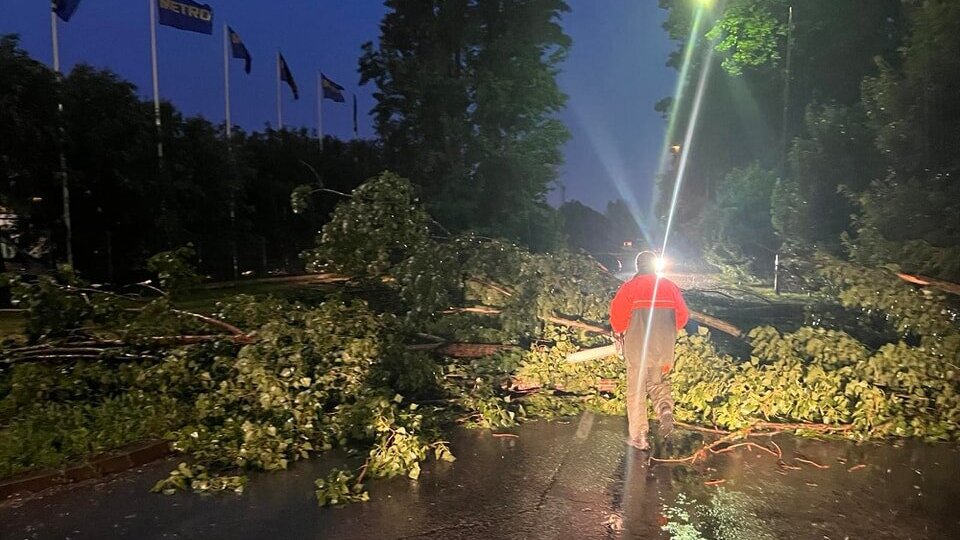 Ulice ponovo plivale u vodi, najgore u Futogu: Novi Sad se priprema za odbranu od elementarnih nepogoda 2 Ulice ponovo plivale u vodi, najgore u Futogu: Novi Sad se priprema za odbranu od elementarnih nepogoda 2
