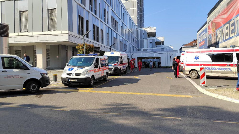 Četiri osobe povređene u sudaru autobusa i automobila u Nemanjinoj ulici u Beogradu 1