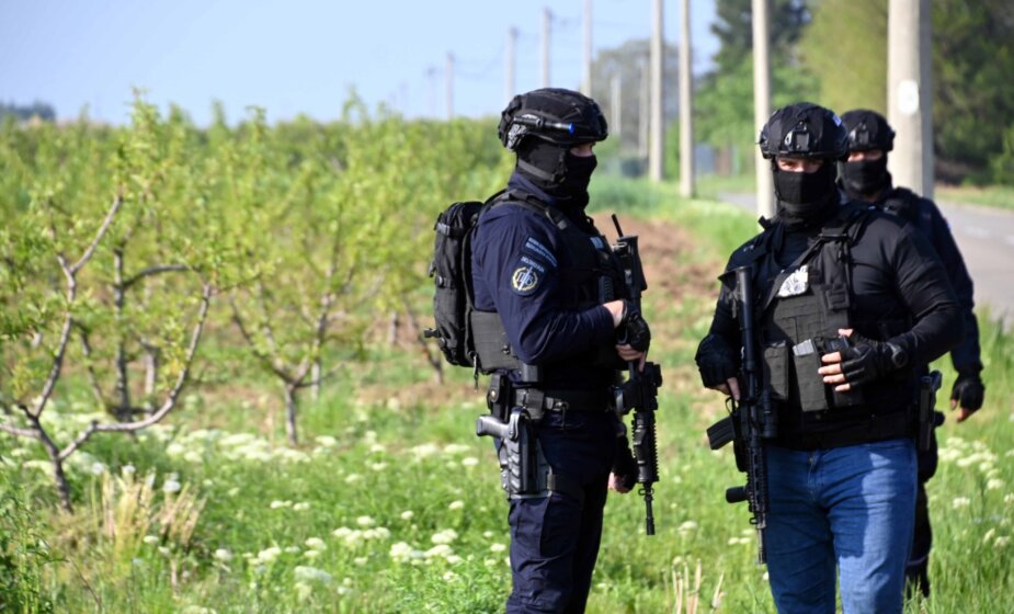 AP povodom sahrana žrtava masovnih ubistava: U Srbiji krize, teškoće, netolerancija u javnom govoru 1