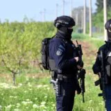 MUP objavio zvaničnu verziju sinoćnjih tragičnih događaja u okolini Mladenovca: Šta je pronađeno u vikendici osumnjičenog? (FOTO) 5