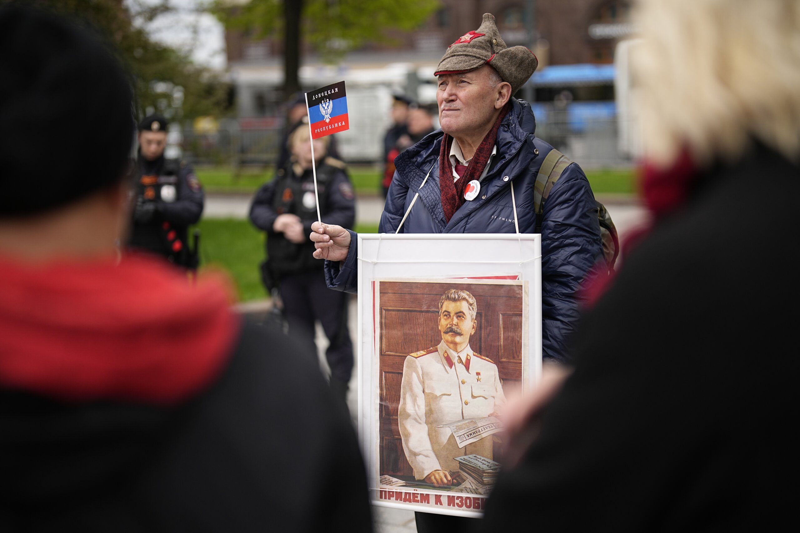 Marševi i demonstracije "moćnih sindikata", sukobi radnika i policije od Nemačke do Turske: Kako je u svetu obeležen Prvi maj (FOTO) 10 Marševi i demonstracije "moćnih sindikata", sukobi radnika i policije od Nemačke do Turske: Kako je u svetu obeležen Prvi maj (FOTO) 10