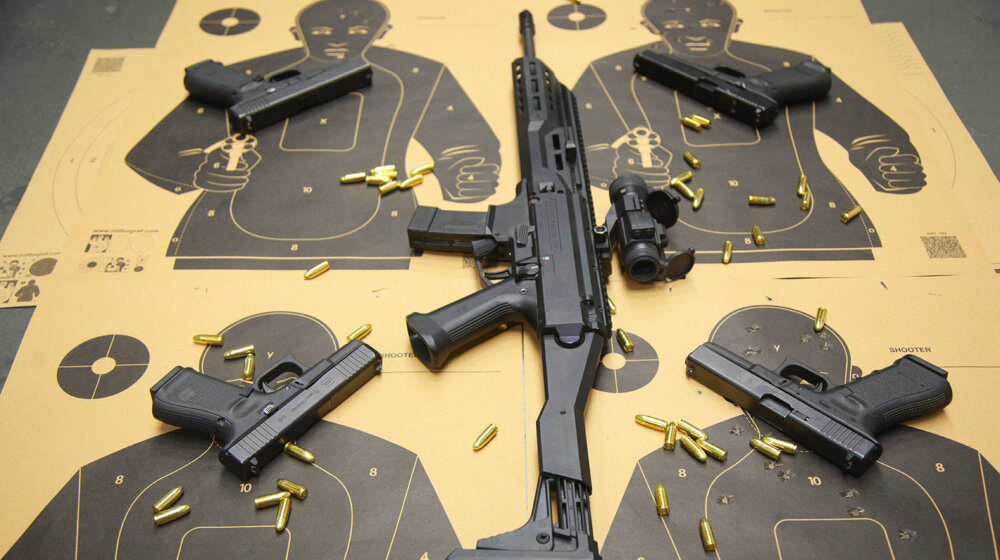 Subotičani policiji predali dve automatske i dve vojničke puške, 15 pištolja i jednu ručnu bombu 1