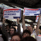 “Tuk na luk građanskim protestima": Da li miting SNS-a ujedinjuje ili deli Srbiju? 10