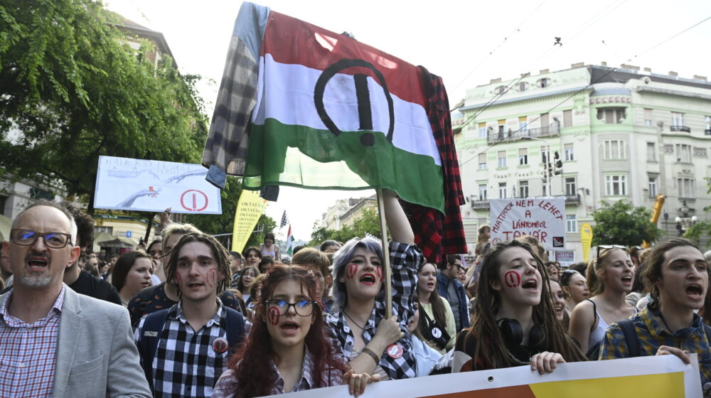 Novi, još masovniji protesti mađarskih srednjoškolaca i nastavnika u Budimpešti 1
