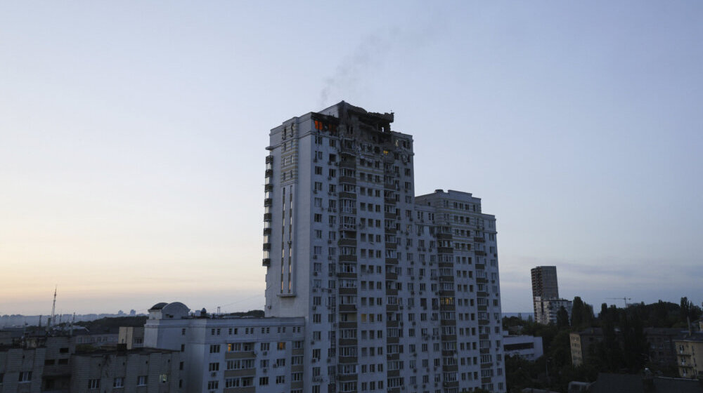 Ukrajina: Stradale tri osobe u udaru rakete na stambenu zgradu u Krivom Rogu, napadi i na Kijev 1
