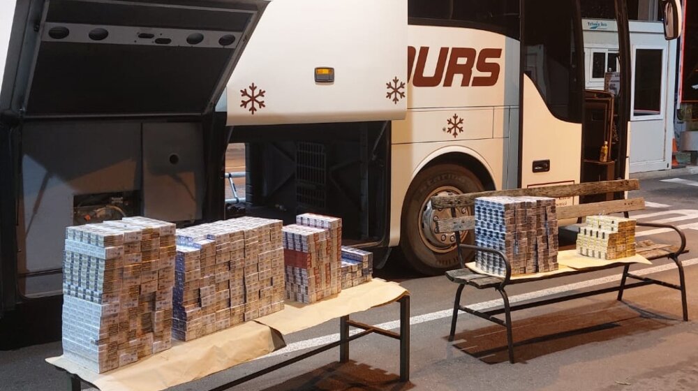 Carinici Srbije sprečili krijumčarenje 21.000 paklica cigareta 1