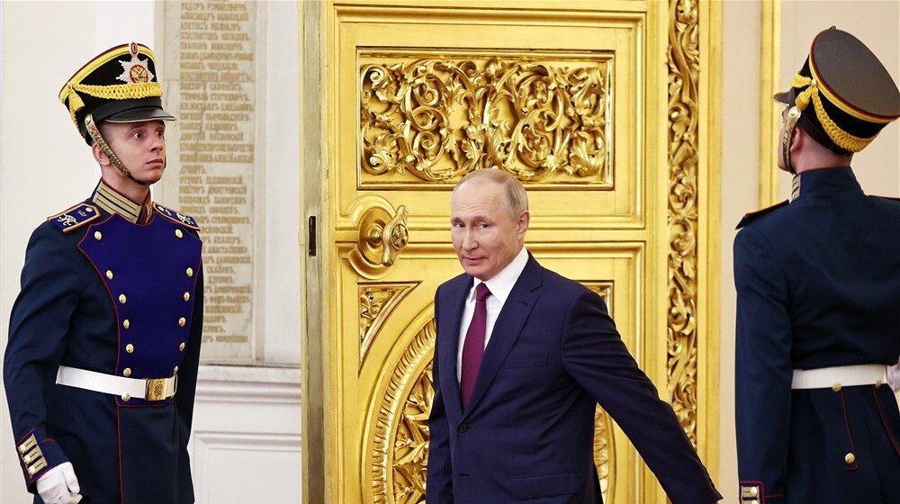 Kuc, kuc, kuc na Putinova vrata 1