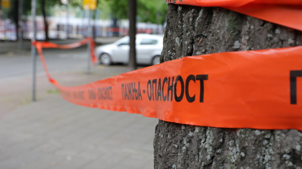 Skoro sve osnovne i srednje škole u Nišu danas su obustavile rad nakon tragedije u beogradskoj školi “Vladislav Ribnikar” 1