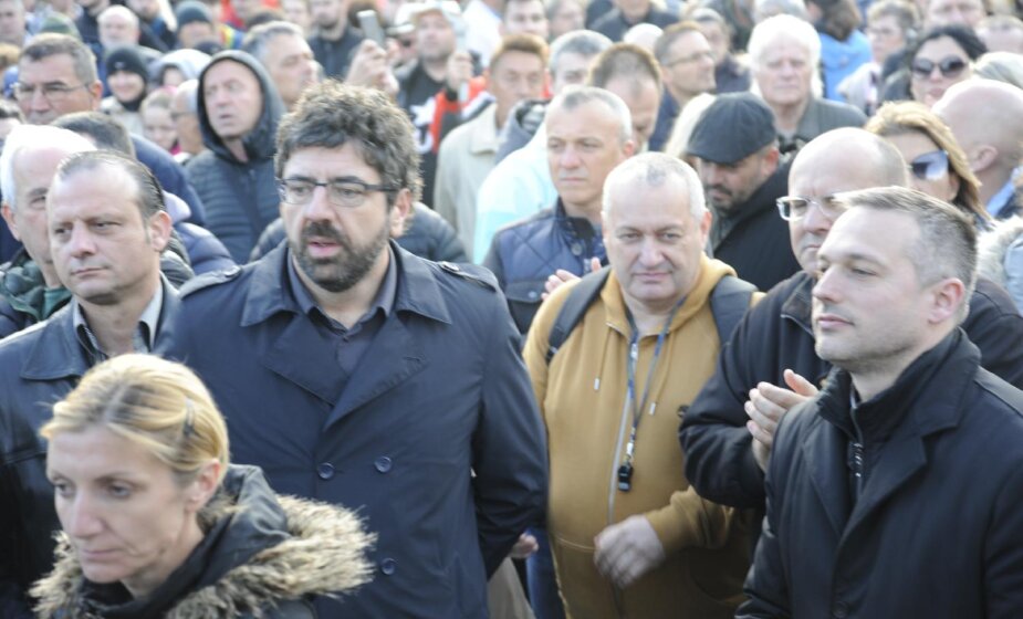Radomir Lazović: Veliki broj okupljenih na protestu pokazuje da ljudi žele državu bez nasilja 1
