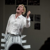 Pametan, nežan, sofisticiran i nimalo nametljiv omaž Borki Pavićević: Predstava „AUTENTIČNA TUMAČENJA“: ’68 u CZKD-u 8