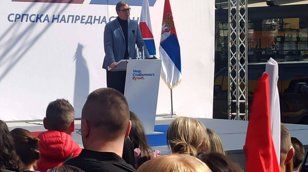 Izgradnja kulta ličnosti i „ljubljenje ruke sultanu”: Opozicione stranke o dodeli Plakete Svetog Đorđa predsedniku Vučiću u Kragujevcu 1