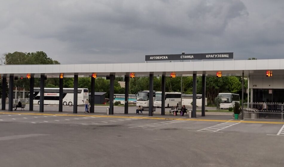 Polasci iz Kragujevca sutra za Beograd otkazani ili „redukovani”: Noć pred miting SNS-a u Šumadiji 1