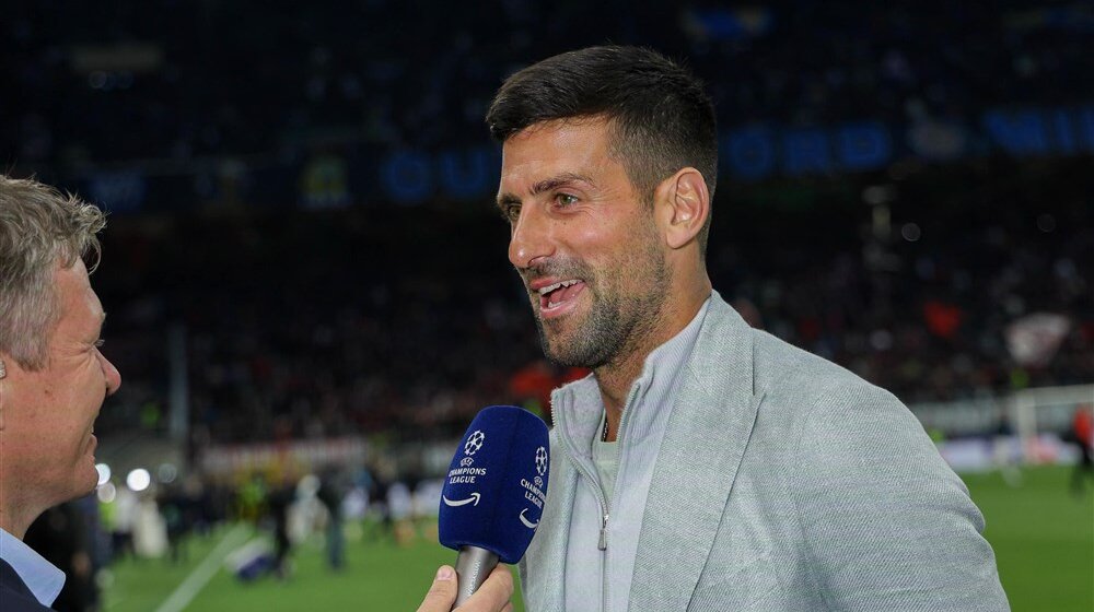 (VIDEO) Novak Đoković na „San Siru“ posmatra meč polufinala Lige šampiona između Milana i Intera 1