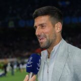 (VIDEO) Novak Đoković na „San Siru“ posmatra meč polufinala Lige šampiona između Milana i Intera 17