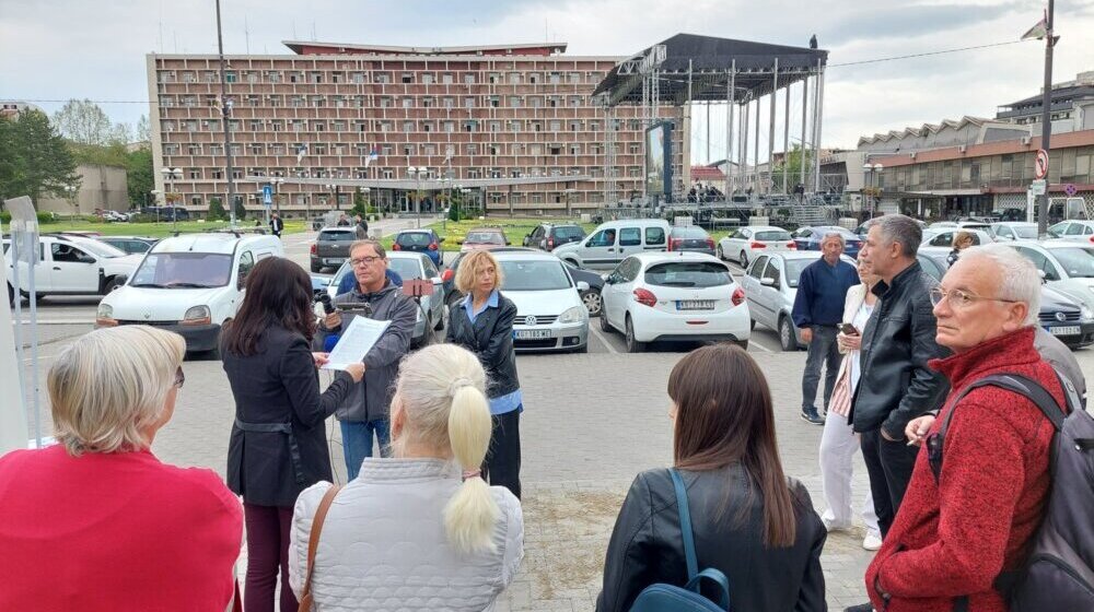 Apel za poboljšanje uslova za rad medija u Kragujevcu tokom ulične akcije novinara 1