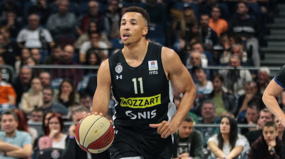 Crno-beli demantovali tvrdnje španskih medija da je Egzum odglumio povredu: Partizan objavio fotografije povređenog prsta 1