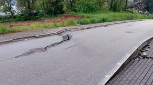 Klizište, blato i ulice kao minsko polje u užičkom naselju Krčagovo, a gradska vlast ne reaguje 2 Klizište, blato i ulice kao minsko polje u užičkom naselju Krčagovo, a gradska vlast ne reaguje 2