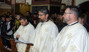 Građani Užica palili sveće i molili se za nastradale u beogradskoj školi „Vladislav Ribnikar“ 4