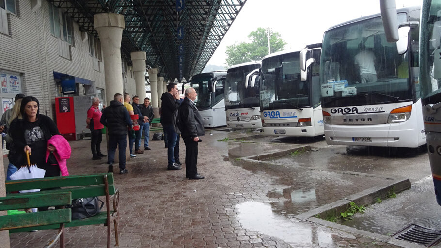 Iz Užica krenulo 40 autobusa na miting „Srbija nade“ 1