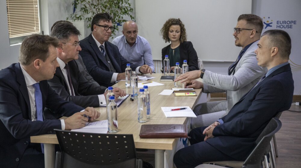 Zašto je Lajčak zabrinut nakon sastanka sa Srpskom listom, Arsenijevićem i Jablanovićem u Kosovskoj Mitrovici? 1