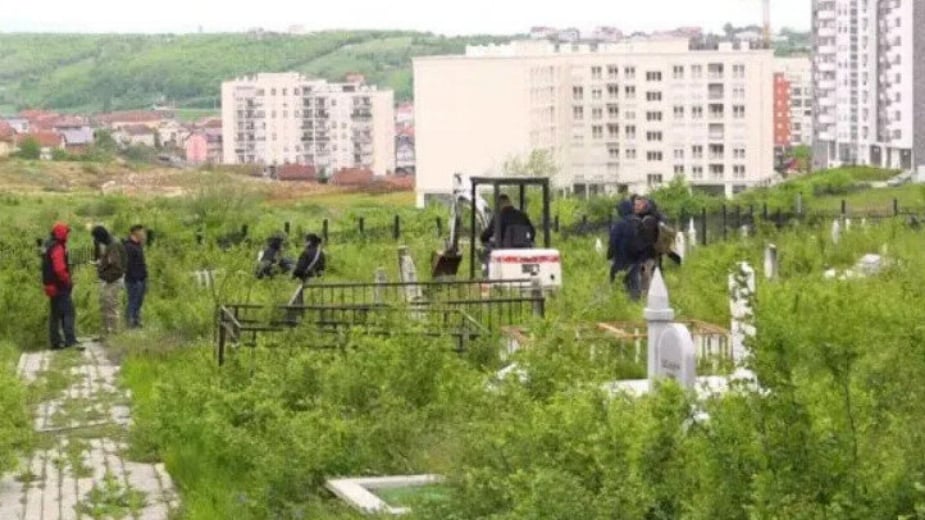 Počela iskopavanja na groblju u Prištini zbog sumnje da su tu tela dvojice Albanaca nestalih tokom rata 1