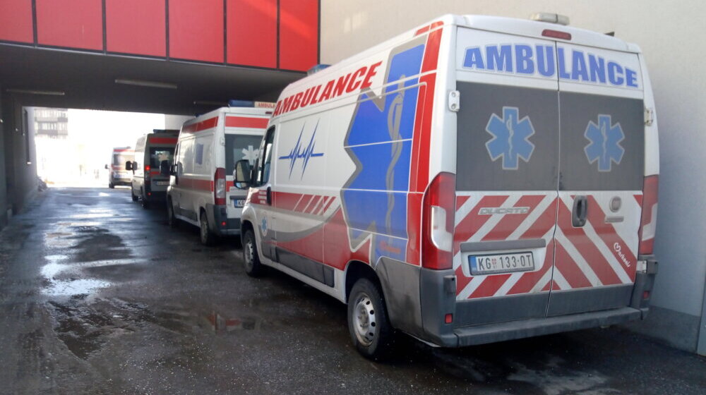 Hitna pomoć u Kragujevcu intervenisala juče 16 puta na javnim mestima i zbog dve saobraćajne nezgode 1