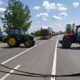 Kod Zrenjanina privremena obustava saobraćaja, uskoro blokada prema Kikindi: Gde će sve danas poljoprivrednici blokirati puteve? 4