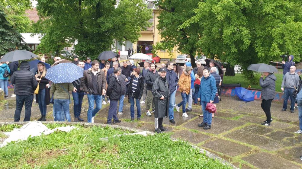 Snažna poruka Zrenjaninaca večeras poslata Srbiji: Stop nasilju, podrška mirnim protestima u Beogradu u petak 1