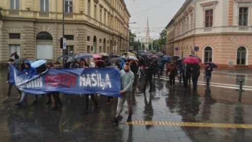Snažna poruka Zrenjaninaca večeras poslata Srbiji: Stop nasilju, podrška mirnim protestima u Beogradu u petak 6