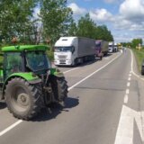 "Ne dolaze u obzir više usmena obećanja, prošle godine smo prevareni": Reporterka Danasa sa poljoprivrednicima na blokadi kod Aradca 2
